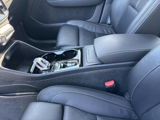2024 Volvo XC40 B5 Plus Bright Theme