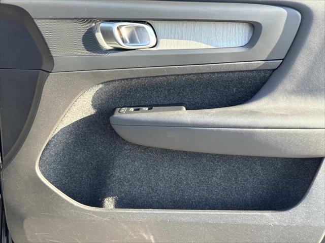 2024 Volvo XC40 B5 Plus Bright Theme