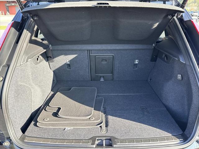 2024 Volvo XC40 B5 Plus Bright Theme