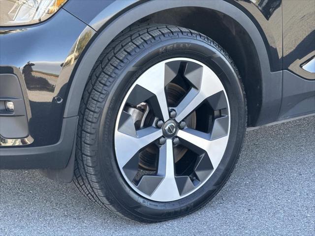 2024 Volvo XC40 B5 Plus Bright Theme