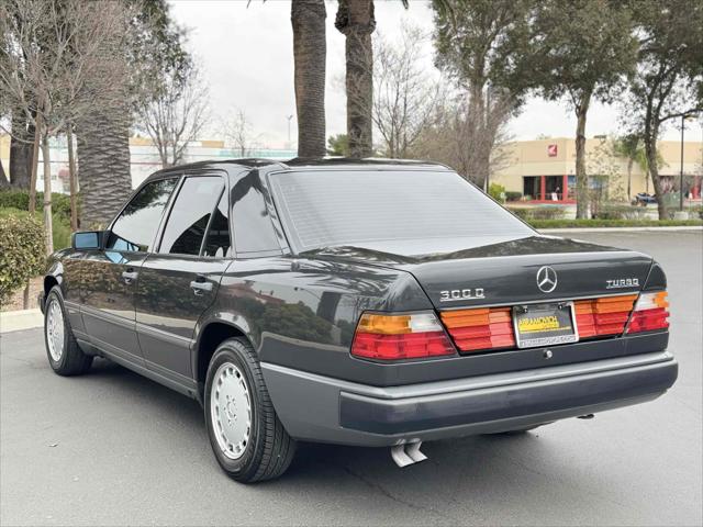 1987 Mercedes-Benz 300 Series 4dr Sedan  Turbo Auto