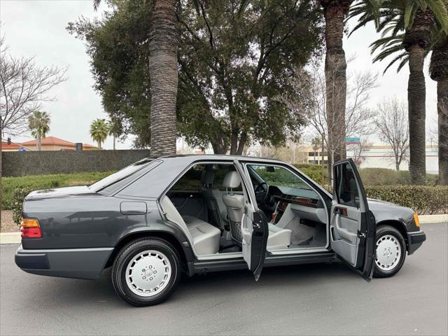 1987 Mercedes-Benz 300 Series 4dr Sedan  Turbo Auto