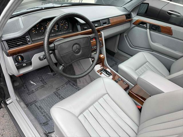 1987 Mercedes-Benz 300 Series 4dr Sedan  Turbo Auto