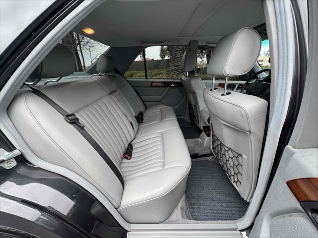 1987 Mercedes-Benz 300 Series 4dr Sedan  Turbo Auto