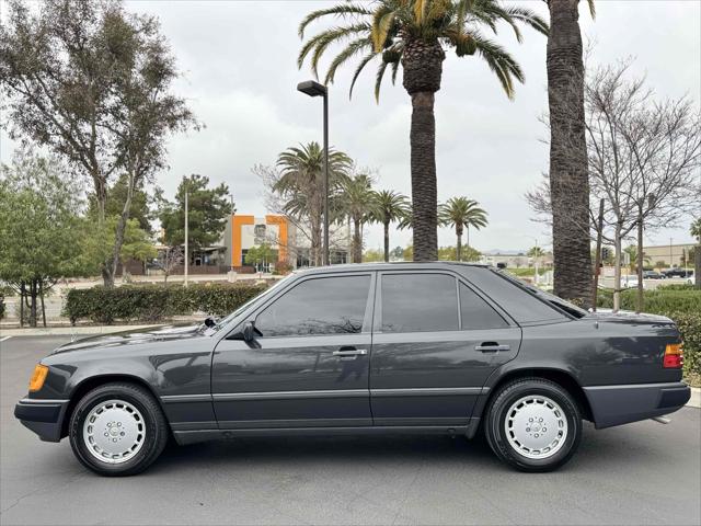 1987 Mercedes-Benz 300 Series 4dr Sedan  Turbo Auto