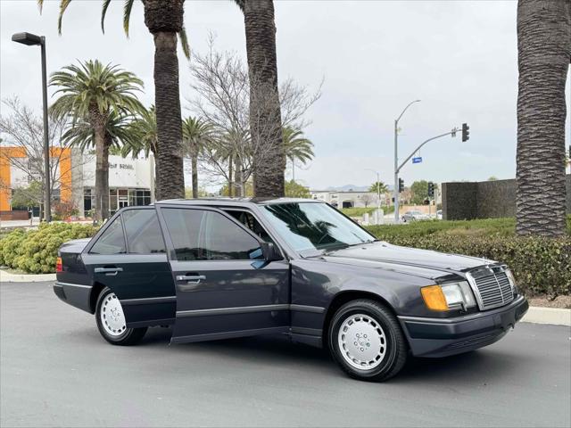 1987 Mercedes-Benz 300 Series 4dr Sedan  Turbo Auto