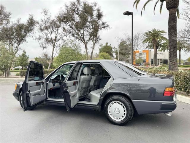1987 Mercedes-Benz 300 Series 4dr Sedan  Turbo Auto