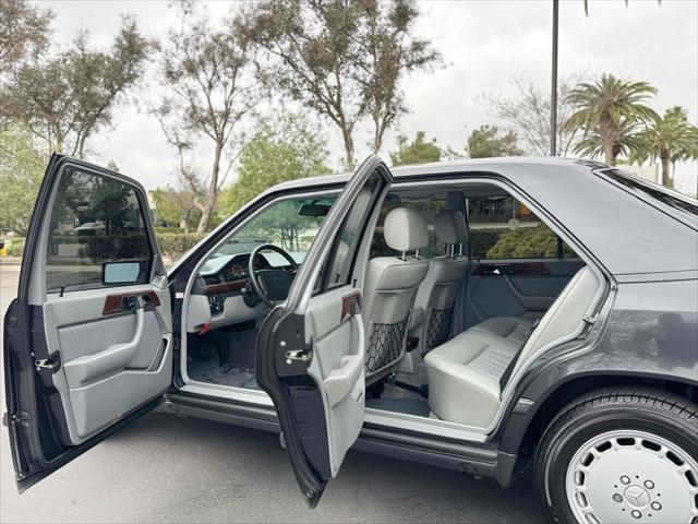 1987 Mercedes-Benz 300 Series 4dr Sedan  Turbo Auto
