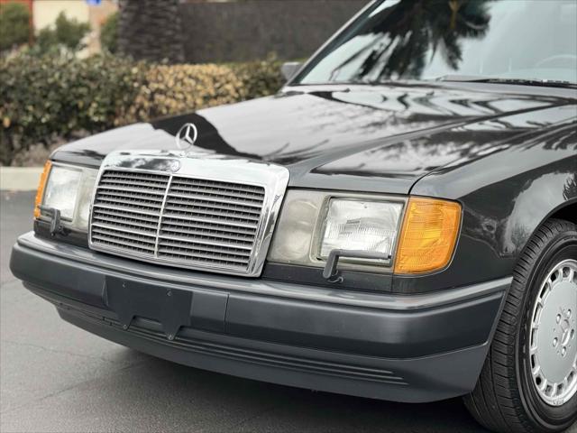 1987 Mercedes-Benz 300 Series 4dr Sedan  Turbo Auto