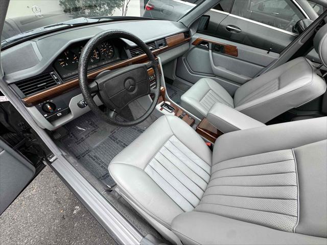 1987 Mercedes-Benz 300 Series 4dr Sedan  Turbo Auto