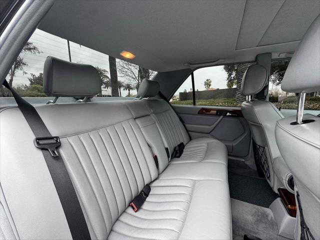 1987 Mercedes-Benz 300 Series 4dr Sedan  Turbo Auto
