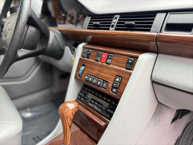 1987 Mercedes-Benz 300 Series 4dr Sedan  Turbo Auto