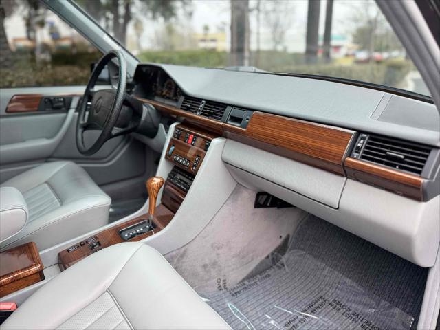 1987 Mercedes-Benz 300 Series 4dr Sedan  Turbo Auto