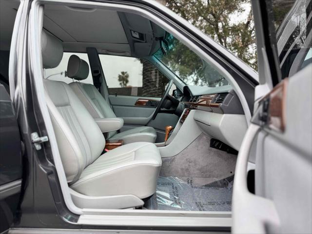 1987 Mercedes-Benz 300 Series 4dr Sedan  Turbo Auto