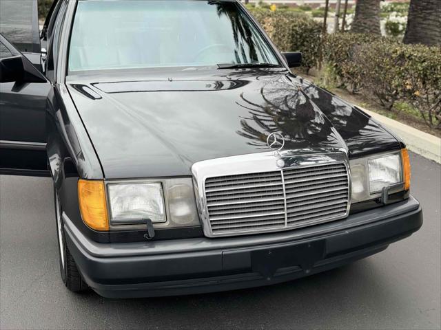 1987 Mercedes-Benz 300 Series 4dr Sedan  Turbo Auto