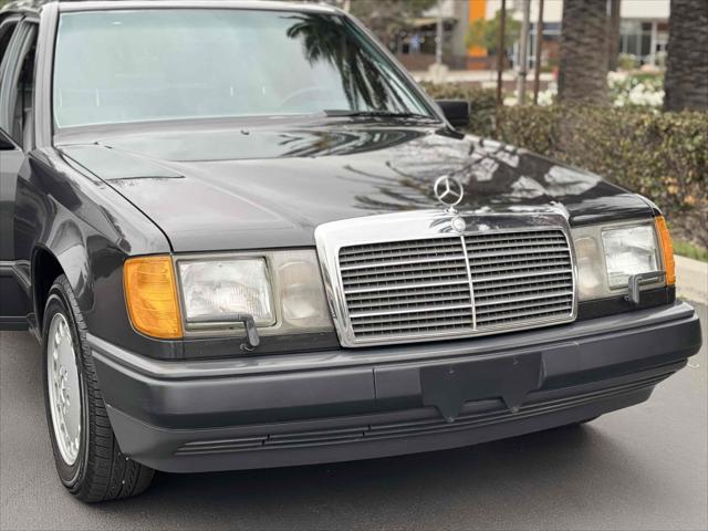 1987 Mercedes-Benz 300 Series 4dr Sedan  Turbo Auto