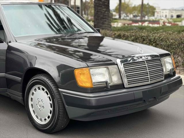 1987 Mercedes-Benz 300 Series 4dr Sedan  Turbo Auto