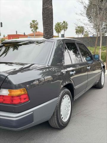 1987 Mercedes-Benz 300 Series 4dr Sedan  Turbo Auto