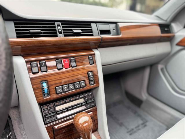 1987 Mercedes-Benz 300 Series 4dr Sedan  Turbo Auto