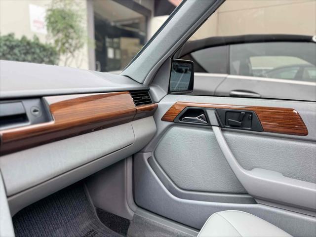 1987 Mercedes-Benz 300 Series 4dr Sedan  Turbo Auto