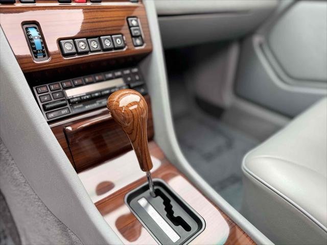 1987 Mercedes-Benz 300 Series 4dr Sedan  Turbo Auto