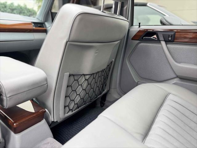1987 Mercedes-Benz 300 Series 4dr Sedan  Turbo Auto