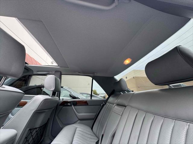1987 Mercedes-Benz 300 Series 4dr Sedan  Turbo Auto