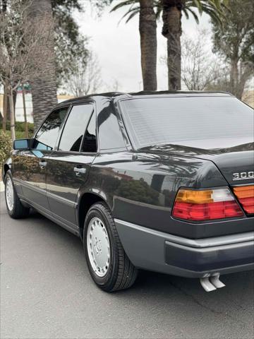 1987 Mercedes-Benz 300 Series 4dr Sedan  Turbo Auto