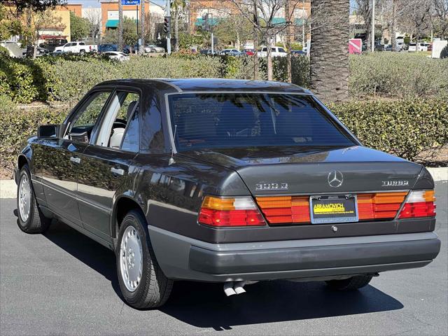 1987 Mercedes-Benz 300 Series 4dr Sedan  Turbo Auto