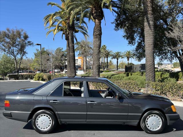 1987 Mercedes-Benz 300 Series 4dr Sedan  Turbo Auto
