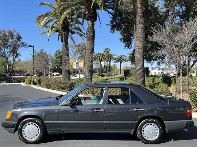 1987 Mercedes-Benz 300 Series 4dr Sedan  Turbo Auto