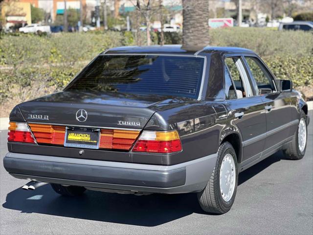 1987 Mercedes-Benz 300 Series 4dr Sedan  Turbo Auto
