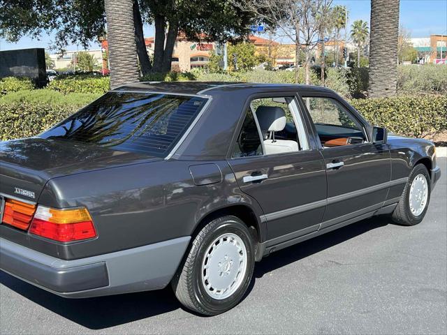 1987 Mercedes-Benz 300 Series 4dr Sedan  Turbo Auto