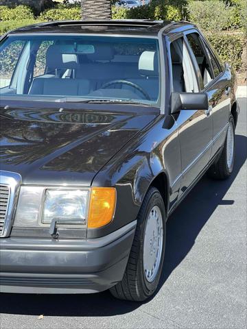1987 Mercedes-Benz 300 Series 4dr Sedan  Turbo Auto