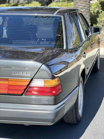 1987 Mercedes-Benz 300 Series 4dr Sedan  Turbo Auto