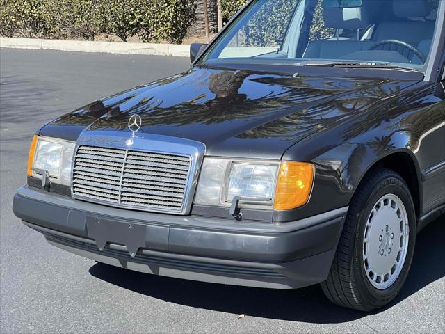 1987 Mercedes-Benz 300 Series 4dr Sedan  Turbo Auto