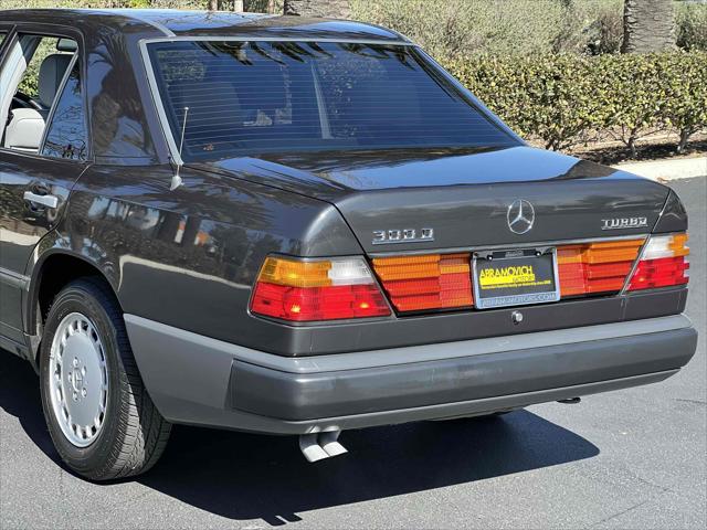 1987 Mercedes-Benz 300 Series 4dr Sedan  Turbo Auto