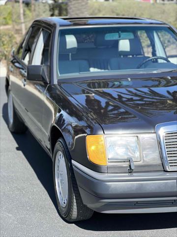 1987 Mercedes-Benz 300 Series 4dr Sedan  Turbo Auto