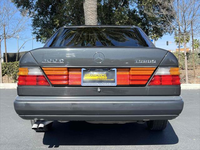 1987 Mercedes-Benz 300 Series 4dr Sedan  Turbo Auto