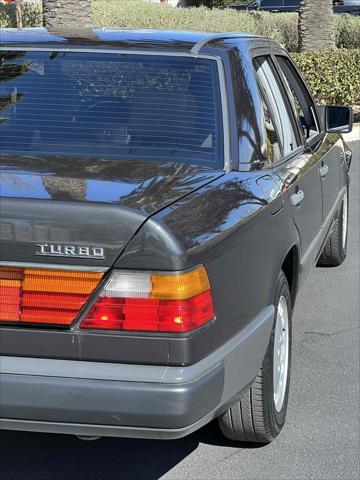 1987 Mercedes-Benz 300 Series 4dr Sedan  Turbo Auto