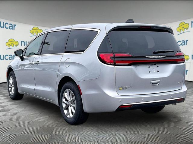 2026 Chrysler Pacifica Select AWD