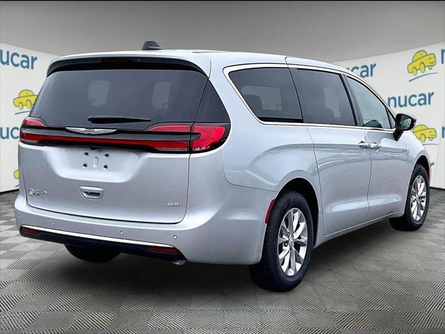 2026 Chrysler Pacifica Select AWD