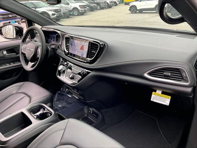 2026 Chrysler Pacifica Select AWD
