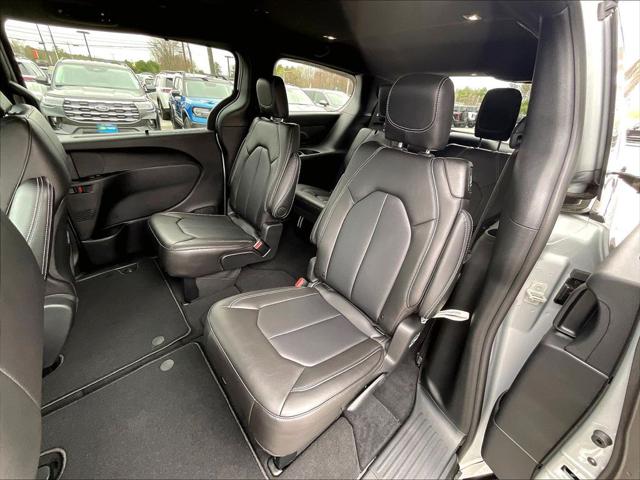 2026 Chrysler Pacifica Select AWD