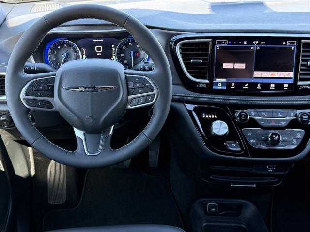2026 Chrysler Pacifica Select AWD