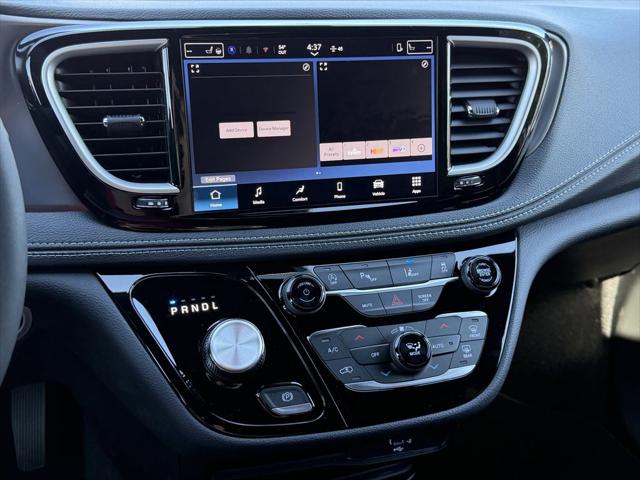 2026 Chrysler Pacifica Select AWD