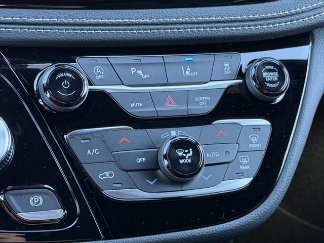 2026 Chrysler Pacifica Select AWD