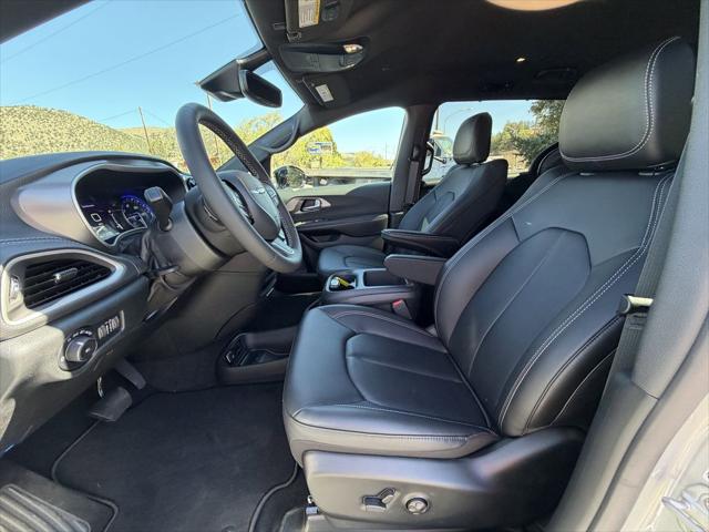 2026 Chrysler Pacifica Select AWD