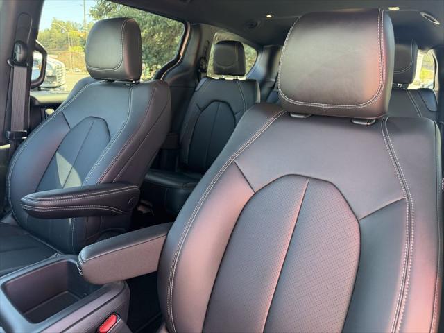 2026 Chrysler Pacifica Select AWD
