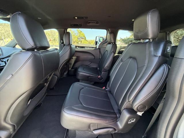 2026 Chrysler Pacifica Select AWD